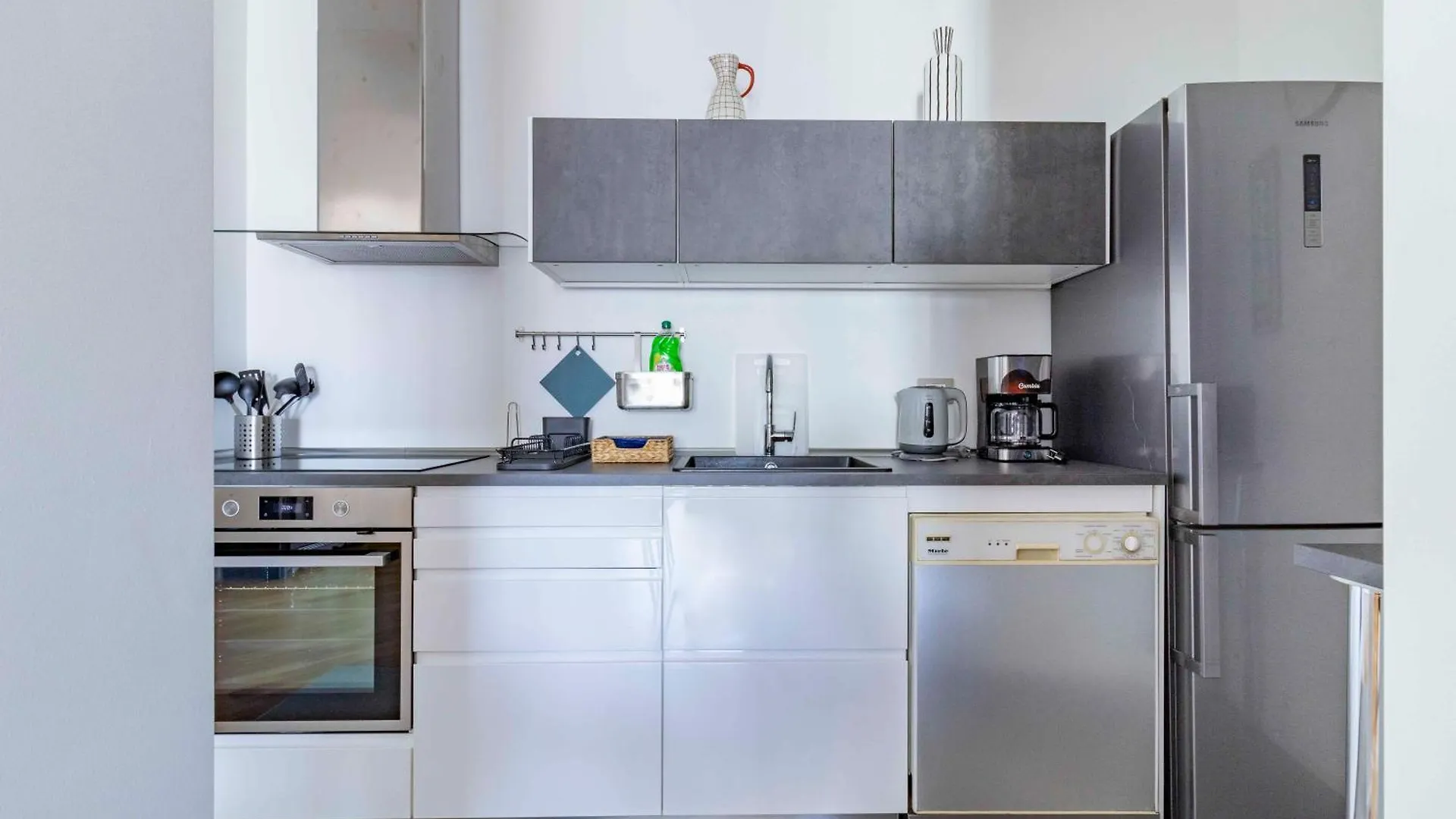 Bright House - Carozzi Apartments Milan Italy