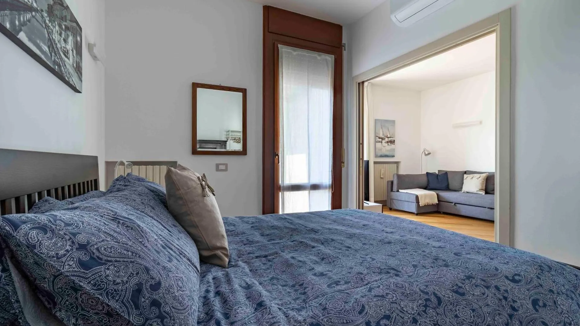 Bright House - Carozzi Apartments Milan 0*,  Italy
